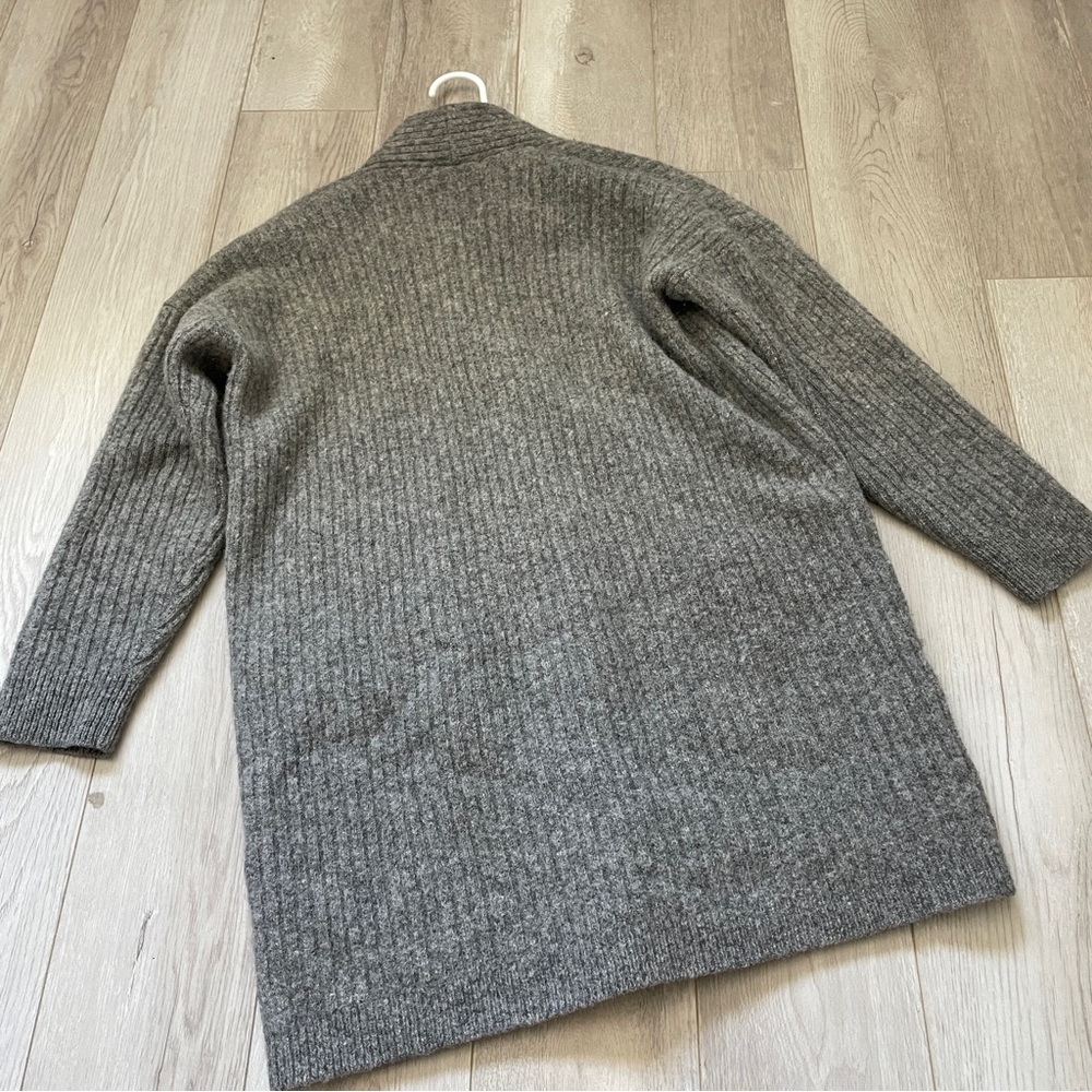 Uniqlo 100% Wool Ribbed Knit Cardigan Gray (Medium) - Picture 4 of 8